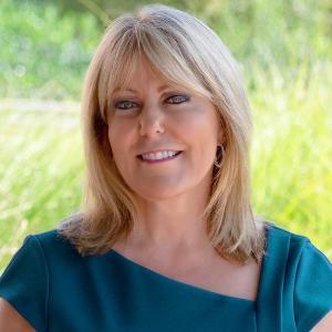 Headshot of Dr. Dawn Lindsay